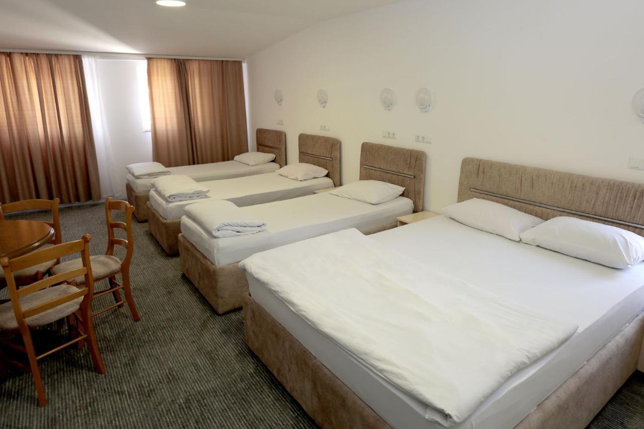 Bed and Breakfast Pansion Kipovi à Tuzla Extérieur photo