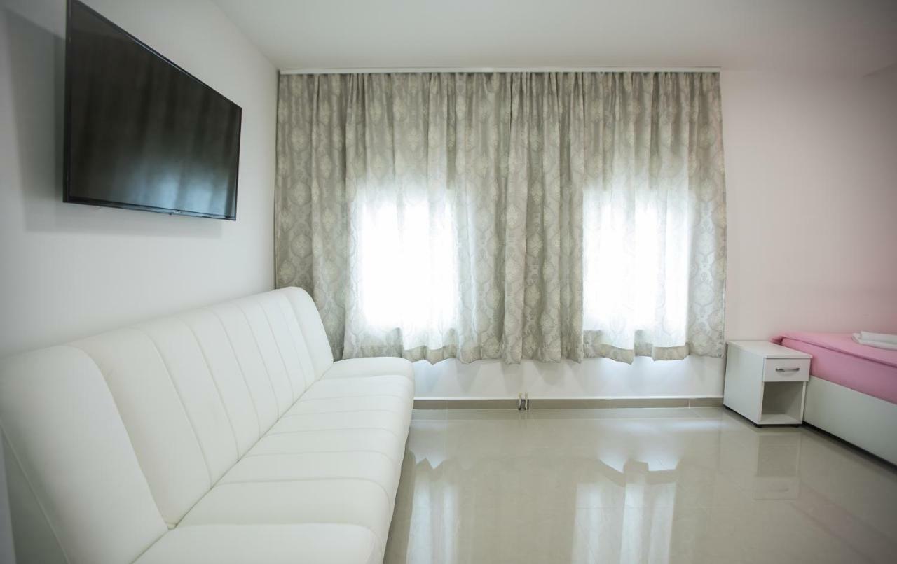 Bed and Breakfast Pansion Kipovi à Tuzla Extérieur photo