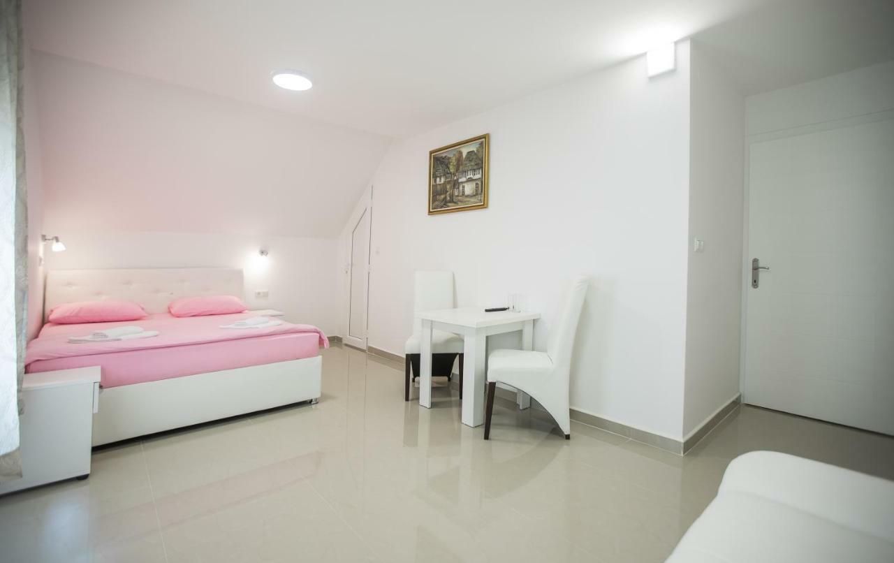 Bed and Breakfast Pansion Kipovi à Tuzla Extérieur photo